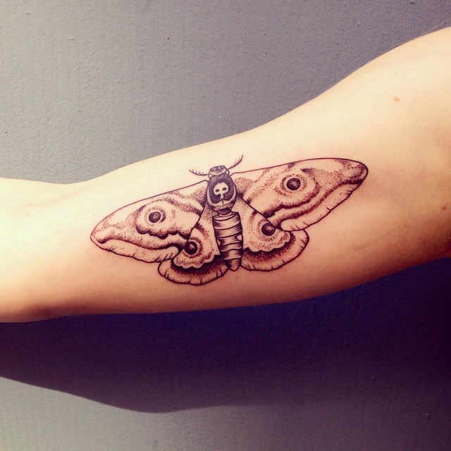 veenom-bleunoir-moth-blackwork-tattoo