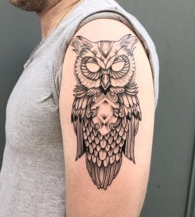 veenom-bleunoir-owl-blackwork-tattoo