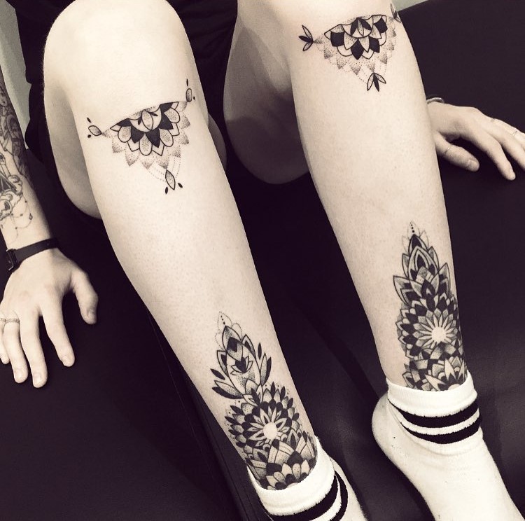 violette-bleunoir-half-mandala-leg-blackwork-tattoo