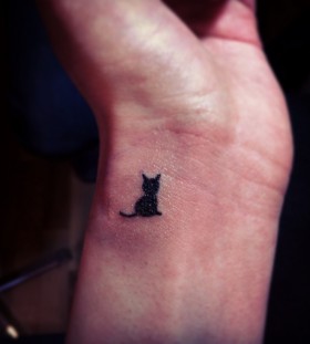 Wrist cat's tiny tattoo
