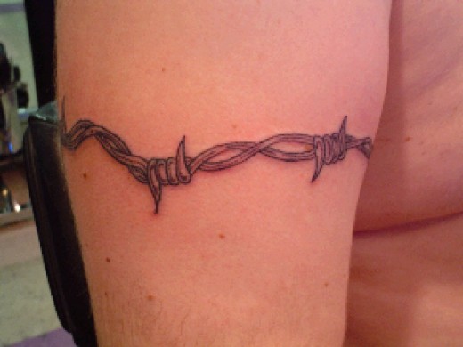 Men Bicep Amazing Barbed Wire Tattoo