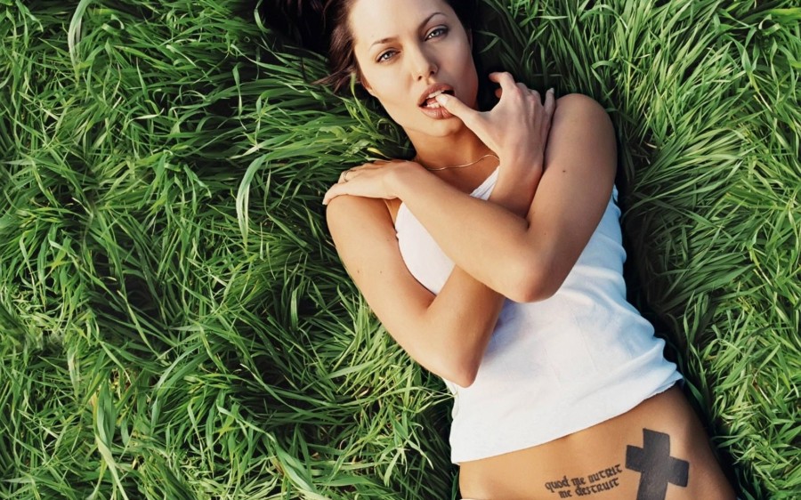 Angelina Jolie with New Bikini Tattoos Ideas for Women