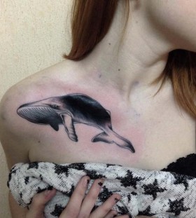blackwork-whale-shoulder-tattoo