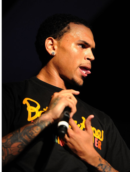 On-Stage Chris Brown with Sleeve Tattoo Pictures – Celebrity Tattoos