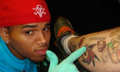 Chris Brown on Tattoo Studio Pictures – Celebrity Tattoos