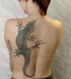 Cool 3D Lizard Tattoos Design on Back for Girls
