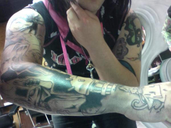 Dahvie Vanity Tattoo on Right Arm