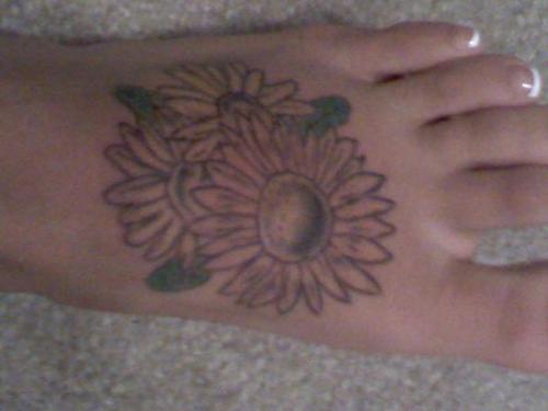 Nice Daisy Flower Tattoo Design on Feet for Women – Flower Tattoos