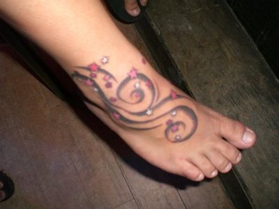 Exotic Swirly Stars Foot-Tattoo Ideas for Women – Star Tattoos