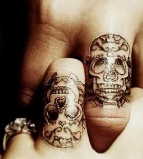 finger skull couple tattoo