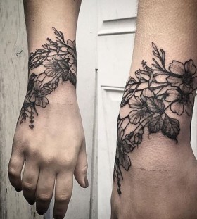 flower wrist tattoo