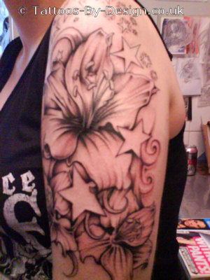 Awesome Tattoo Flower Stars On Shoulder