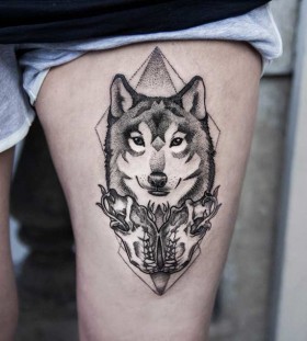 geometric-dotowork-wolf-tattoo