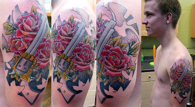 Left Arm / Shoulder Tattoo Gun And Roses