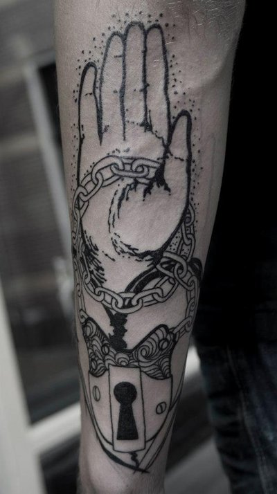 Crazy Heart Hand Chain Tattoo By Slumkvlt