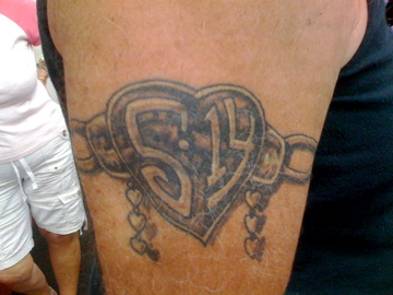 Awesome Heartlocket Chain Tattoo Design Idea