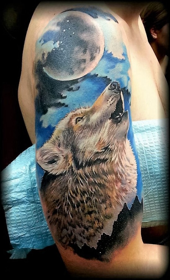 howling-watercolor-wolf-tattoo