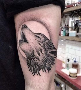 howling-wolf-and-moon-tattoo