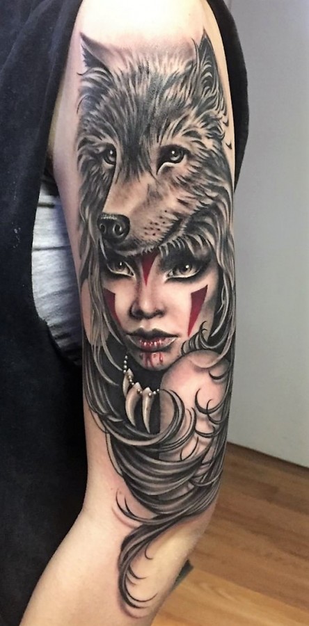 lady-shaman-with-wolf-tattoos
