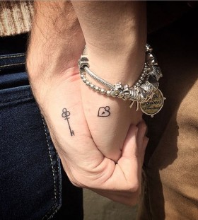 lock and key hand couples tattoos