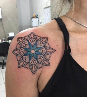 mandala-shoulder-tattoo