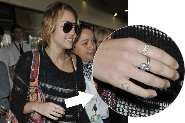 Miley Cyrus Got Another Heart Tattoo in hand