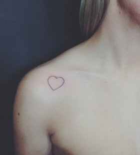 minimal-heart-shoulder-tattoo