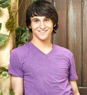 On The Teen Beat Mitchel Musso Talks Pair Of Kings Miley Cyrus