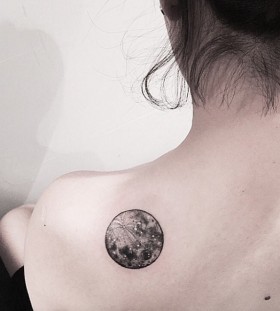 moon-shoulder-tattoo