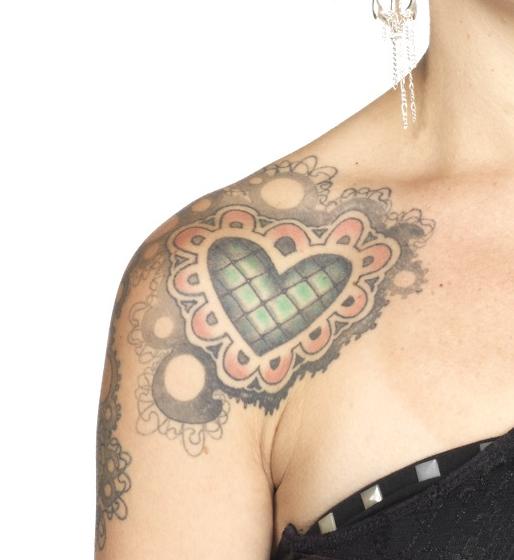 Awesome Stylish Heart Shoulder Tattoo Designs for Women