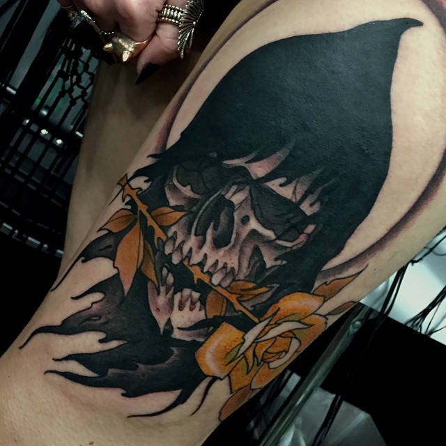 primm-yellow-flower-skull-tattoo