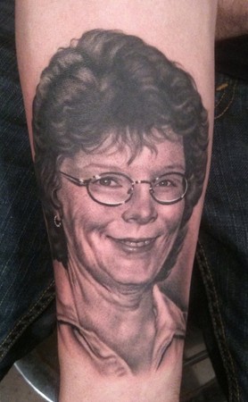 Cool Portrait Of Memorials Mom Tattoos