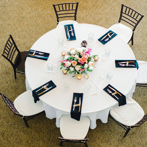 4 KEY CONSIDERATIONS FOR CHOOSING THE PERFECT TABLECLOTH