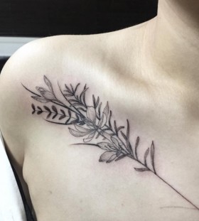 saffron-shoulder-tattoo