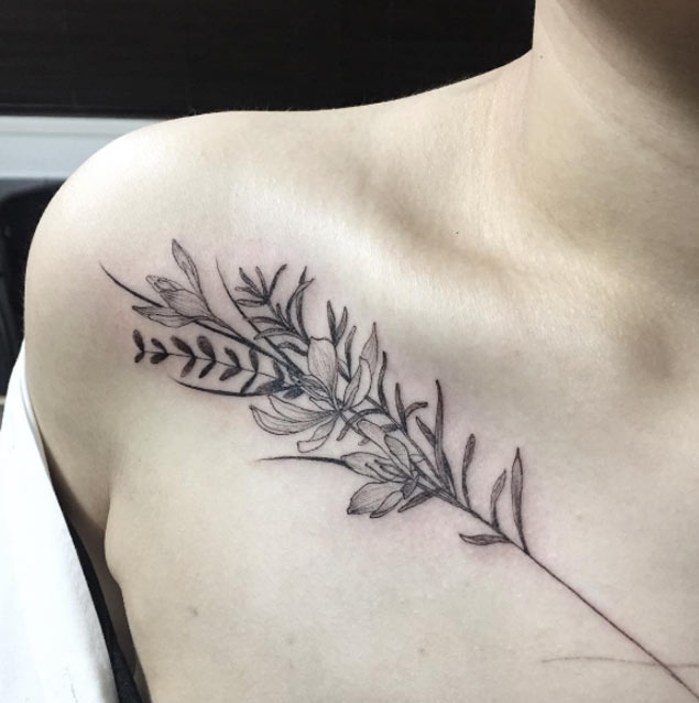 saffron-shoulder-tattoo