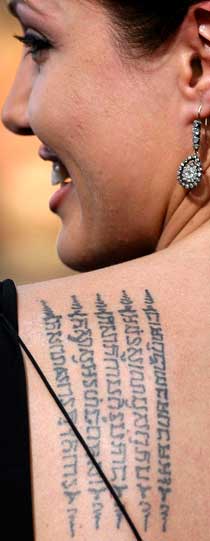 Angelina Jolie’s Khmer Shoulder-Blade Tattoo (Closeup) – Celebrity Tattoos