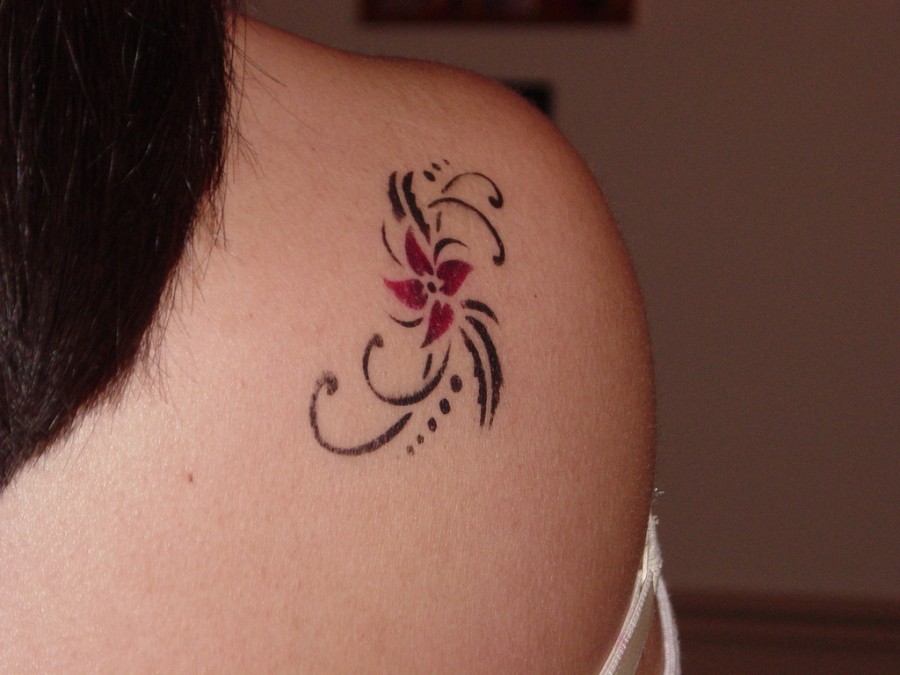 Hot Swirly-Flower Shoulder Tattoo Designs – Shoulder Tattoo For Girls & Women