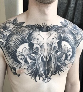 skull-chest-tattoo-by-iliyde