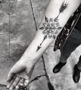 snowflake-and-arrow-tattoo-by-ineepine