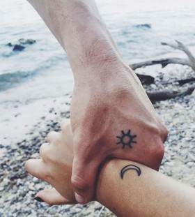 sun and moon on hand couple cattoo