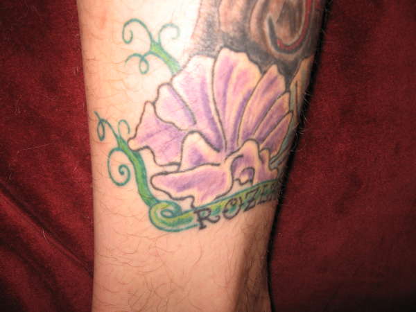 Rozlynn Name on Sweet Pea Flowers Tattoo