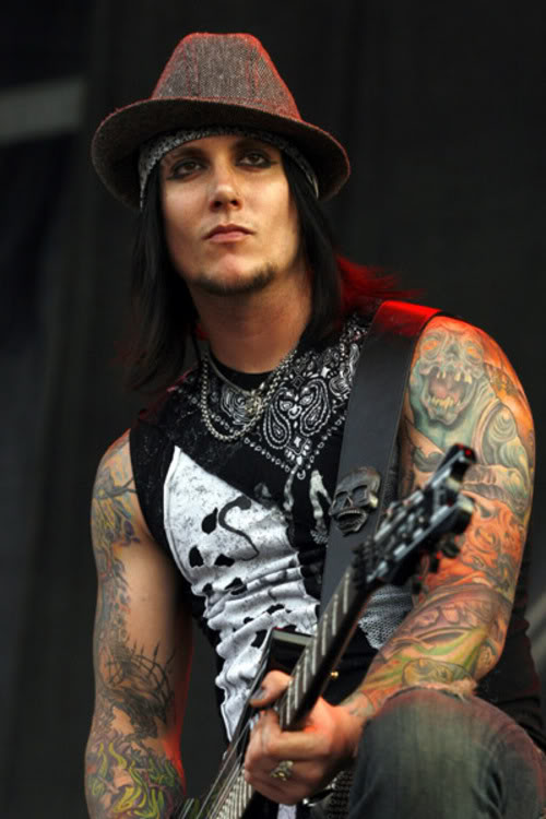 On Stage Synyster Gates Perfomance