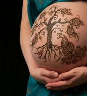 tattoo on pregnant woman
