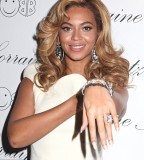 Beyonce Sweet Tattoo Design on Ring Finger