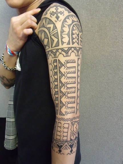 Cool Clean Full Arm Tribal Tattoo Design for Men