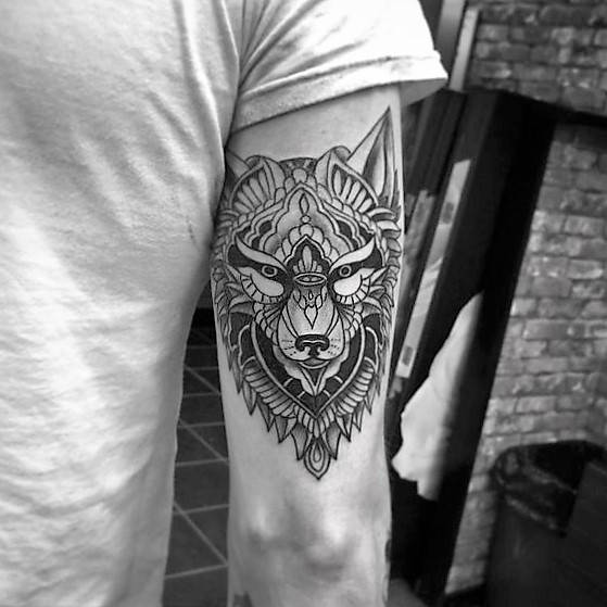 tribal-lone-wolf-tattoo
