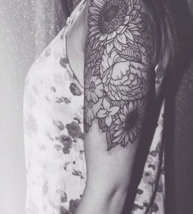 upper arm sleeve flower tattoo