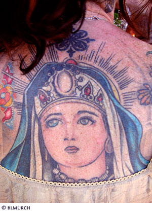 Christian Back-Tattoos of the Crowned Virgin Mary – Tattoos for Women