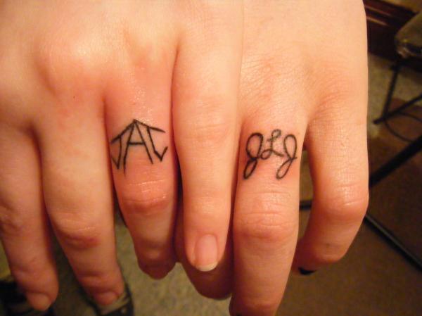 Tattoo Wedding Ring Finger Design for Glamorous Look