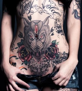 wolf-on-belly-tattoo